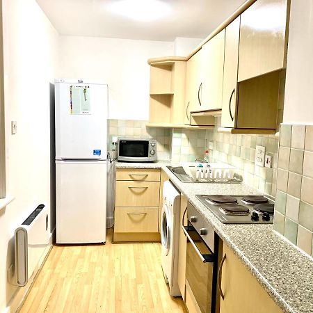 Central London 2 Bedrooms, Seperate Recption, Full Kitchen, Free Parking Exterior photo