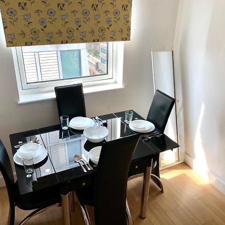 Central London 2 Bedrooms, Seperate Recption, Full Kitchen, Free Parking Exterior photo